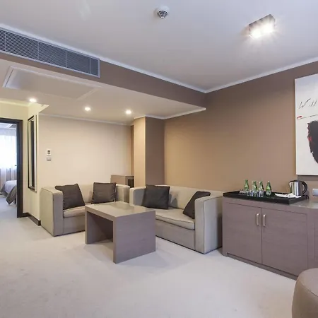 Ilonn Hotel